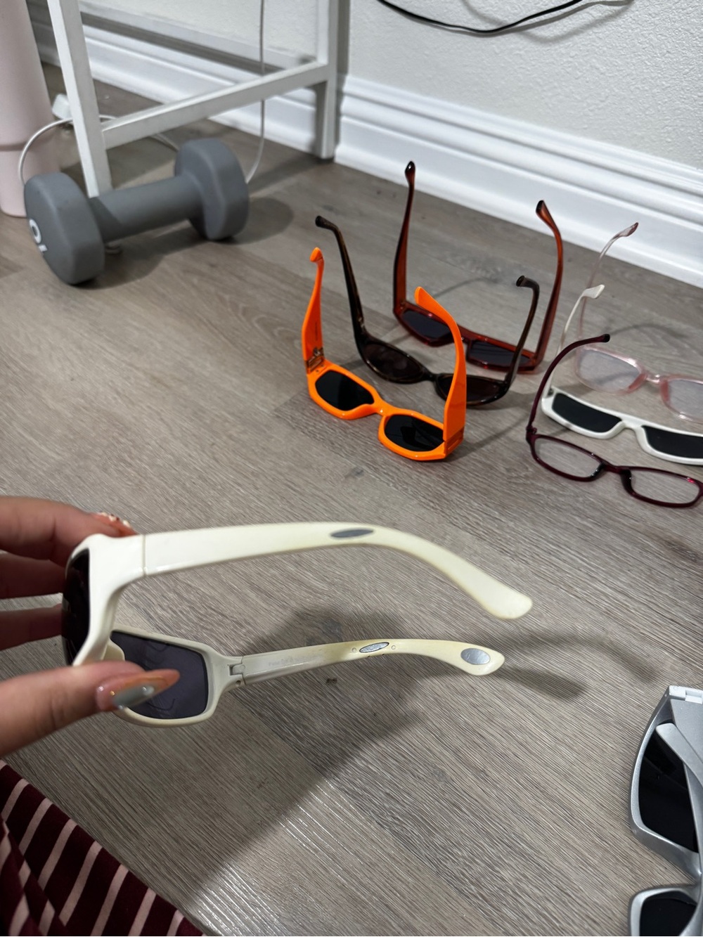 Assorted Sunglasses 13 pairs MuAssorted Sunglasses Lot Multiple Styles & Colors - Picture 3 of 10
